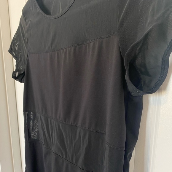 Fabletics Daniela Mesh Black Performance T-Shirt - Picture 4 of 4